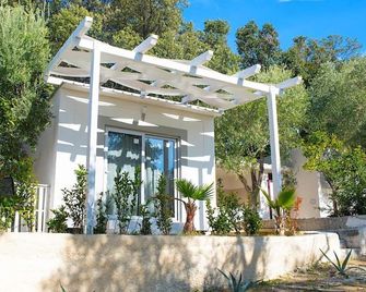 Frontemare Hotel Village & Ristorante - Rodi Garganico - Будівля