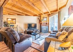 Treehouse #107, Building G by Summit Country Mountain Retreats - Silverthorne - Living room