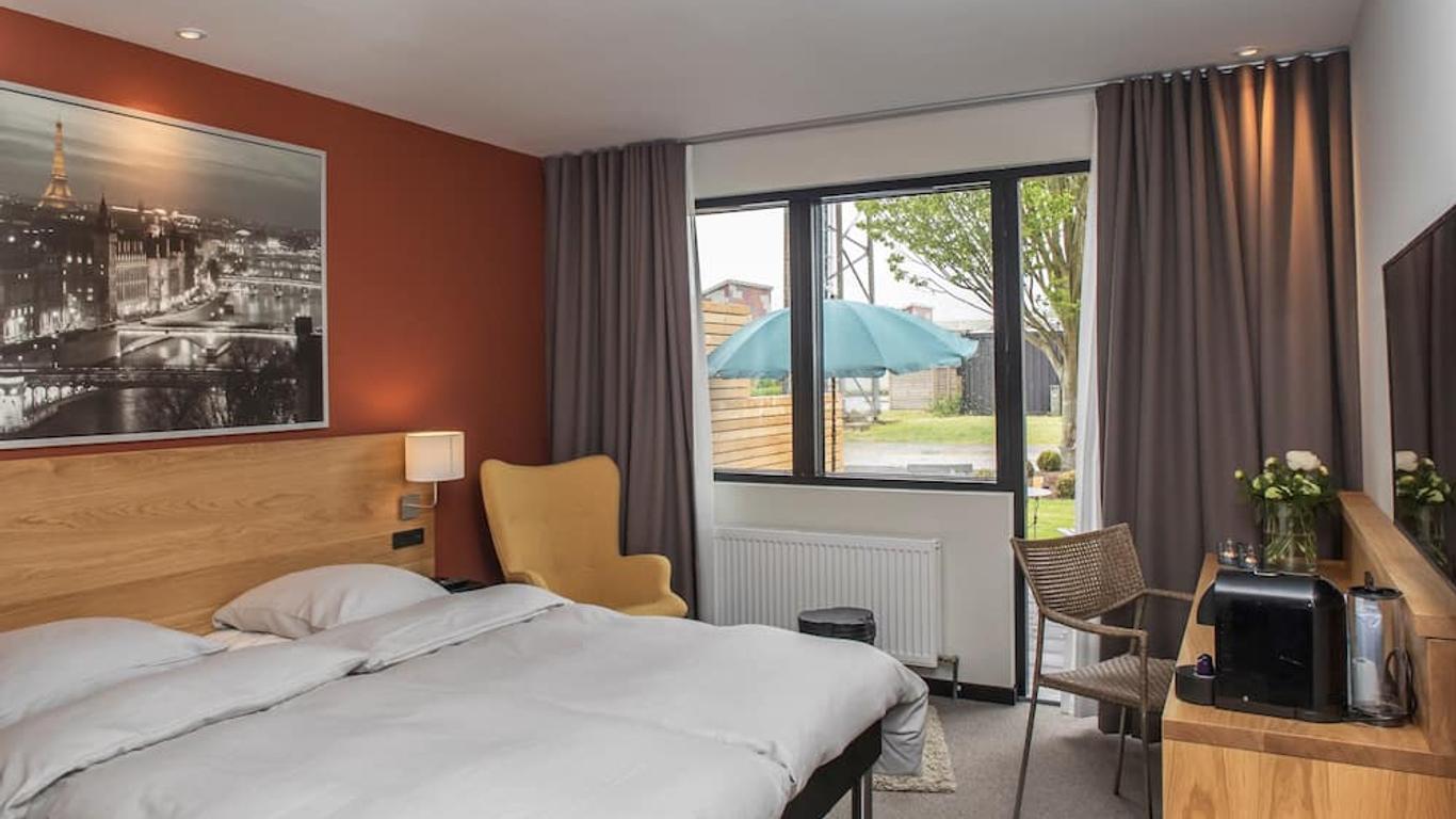 Hotel 6400