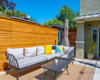 Swanky Downtown Cowboy - Paso Robles - Patio