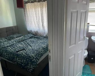 1 bedroom in 3bed house - Bristol - Soverom