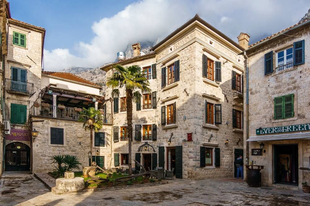 هوتل مونتي كريستو - كوتور - مبنى