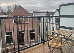 Natural 1 Bedroom Apartment 54m2 -SS177N- - Rotterdam - Balcony