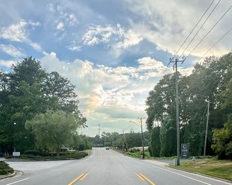 Lakefront Condo - King Bed Full Kitchen - Auburn - Udsigt