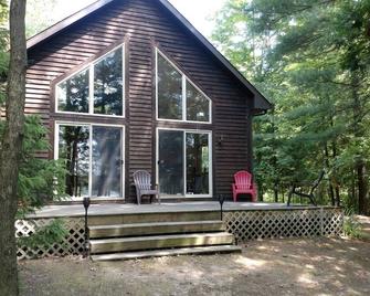 Beautiful Cottage in a Quiet Setting - Fife Lake - Edificio