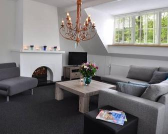 Boutique Hotel Herbergh Amsterdam Airport Free Parking - Badhoevedorp - Living room