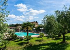 Farmhouse in Perugia with Hot Tub, Swimming Pool, Garden, BBQ - Perugia - Pool