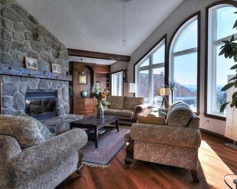 Magnificent villa with breathtaking views! - Sutton - Sala de estar