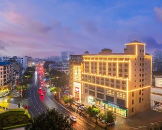 Xana Hotel Qionghai Municipal Government High-Speed Railway Station - Qionghai - Gebäude