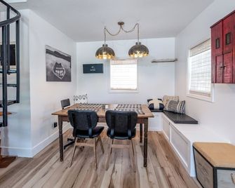 New! The Pointe House Lake View & Boat Dock - Russells Point - Dining room