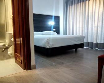 Hotel Delicias - Zaragoza - Bedroom