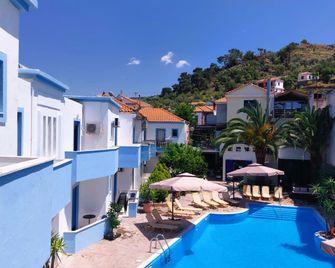 Omega Rooms Anaxos - Anaxos - Pool