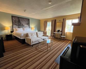 Jolly Roger Inn & Resort - Parry Sound - Bedroom