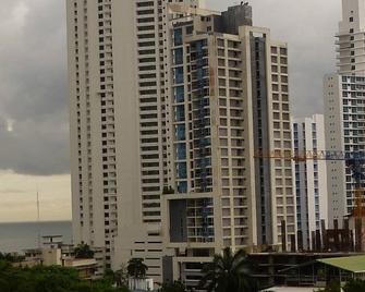 Hotel Montreal - Panama City - Building