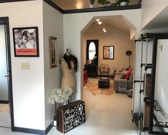 Urban Chic Studio, Private, 1B1B. Belhaven area. Near campus& hospitals. - Jackson - Living room