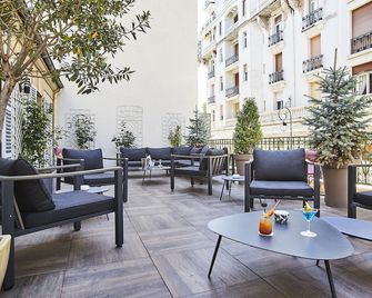 Hôtel Les Nations The Originals Boutique Vichy - Vichy - Patio