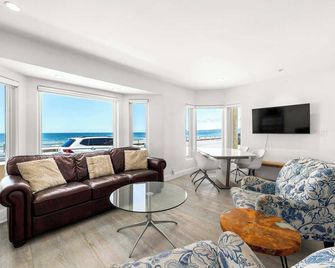 3 Bedroom Rio Del Mar Home - Steps to Beach! - Aptos - Huiskamer