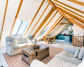 A Beautiful And Well Designed Upside-Down House With Panoramic Sea Views - Lizard (Inglaterra) - Sala de estar
