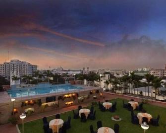 The Altruist One Continent - Hyderabad - Pool