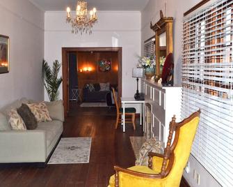Walk to Downtown Scene - Lafayette - Living room