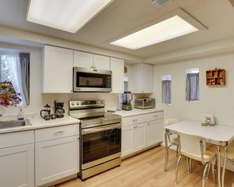 Tucson Studio about 2 Mi to University of Arizona! - Tucson - Kitchen