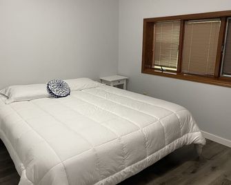 Private apt. that easily sleeps six (8 possible) close to Golf, Skiing, Beach - Beulah - Habitación