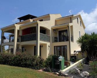 Palmas Dorada Home - Olmedo - Edificio