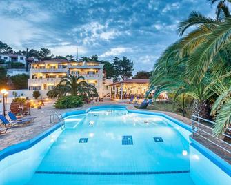 Stafylos Suites & Boutique hotel - Stafylos - Piscina