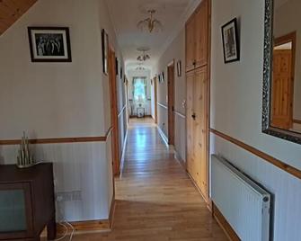Spacious 6-Bed House 10 minutes from Knock Airport - Ballaghaderreen - Pasillo