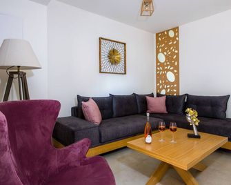 Lilium Luxury Suites - Adults Only - Agia Marina - Sala de estar