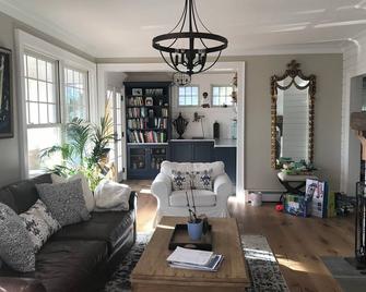 Bay Head Beach House on East Ave with Salt Water Pool! - Bay Head - Sala de estar