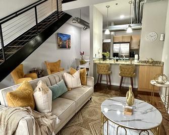 Luxurious Loft W Patio View - Atlanta - Sala de estar