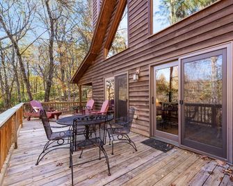 Private Hike to the New River - Hot Tub, Fire Pit, and Foosball - West Jefferson - Balcón