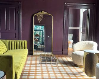 Welcome to the newly appointed Everett Estate: Where Modern Luxury Meets Historic Charm - Nellysford - Sala de estar