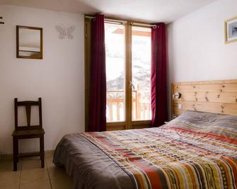 Gîte Chalet La Vie Sauvage - Molines-en-Queyras - Chambre