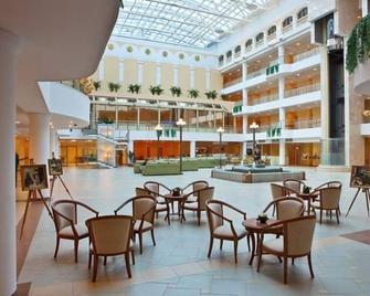 Azimut Hotel Yaroslavl - Yaroslavl - Lobby