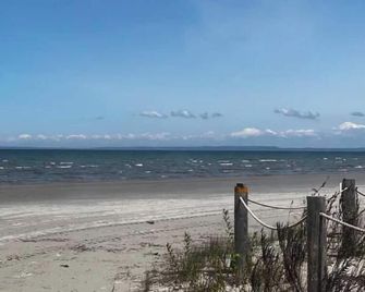The perfect spot/beachfront cozy cottage - Wasaga Beach - Strand
