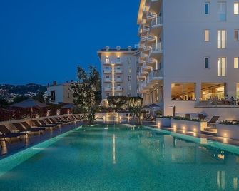 هوتل كونكا بارك - سورنتو - حوض السباحة