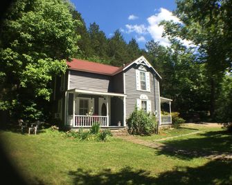 Downtown Eureka Springs Vacation Cottage - Eureka Springs - Building