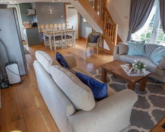 Cherry Orchard Lodge - Bradford-on-Avon - Living room