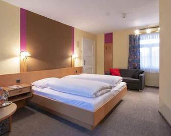 Hotel Cafe Lieb - במברג - חדר שינה