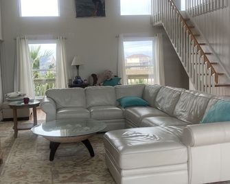 Beautiful 1 Acre Beachfront Property - Freeport - Sala de estar