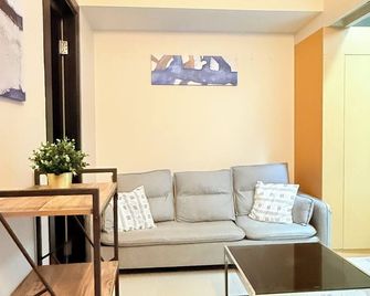 Your Perfect Home Base — Comfort and Convenience! - Taguig - Living room