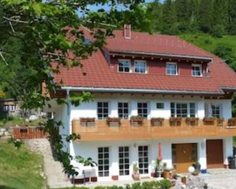Feel-Good Apartment Tanne - Menzenschwand - Building