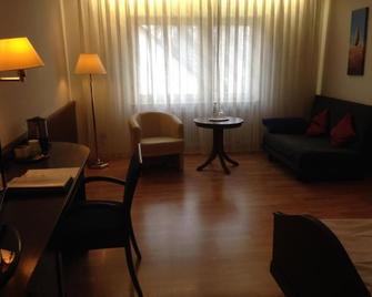 Eisberg Hotel City - Lahr - Living room