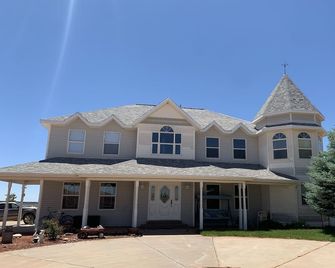 Nice secluded home with plenty of room to roam! - Kanab - Gebouw