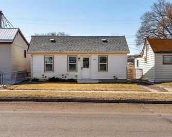 Dino Cave l Walk to Downtown l Fire Pit & BBQ I TV - Drumheller - Budynek