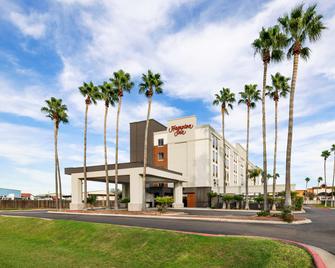 Hampton Inn Laredo - לארדו - בניין