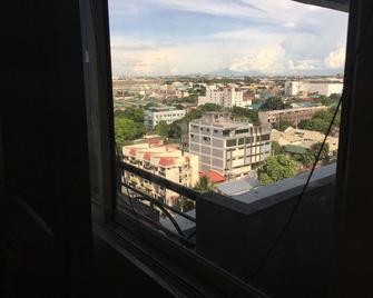 Ofw At Crowne Bay Tower - Pasay - Balkon