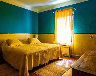 Maison en campagne avec vues panoramiques - La Tour-d'Aigues - Chambre